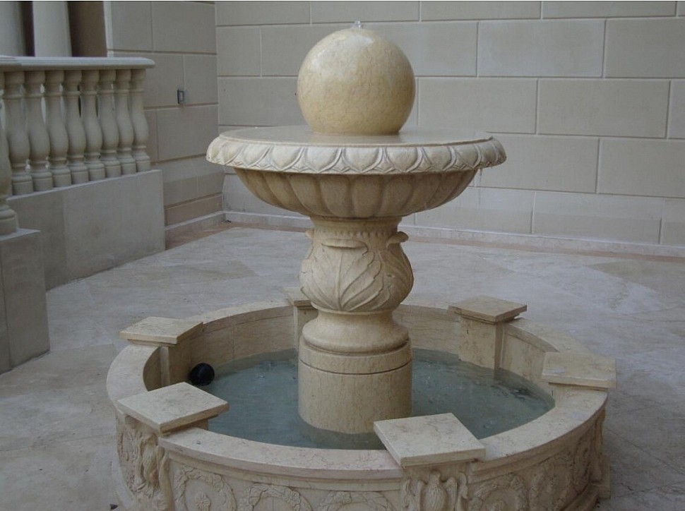 Мраморный фонтан в классическом стиле 